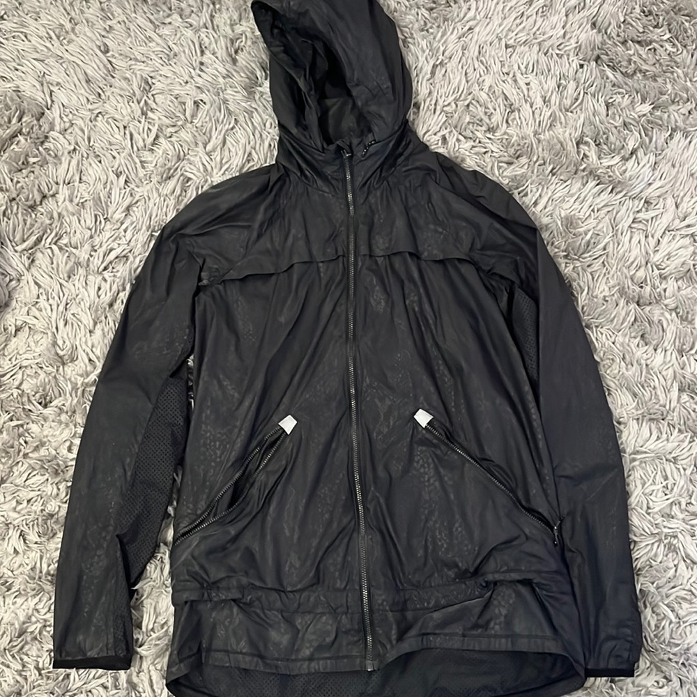 Size 6 lululemon rain jacket